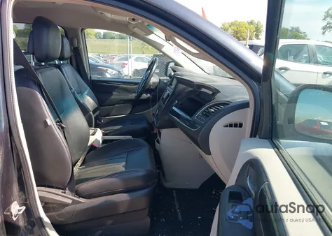 2013 Chrysler Town & Country Touring from USA, damaged, VIN 2C4RC1BG5DR743912